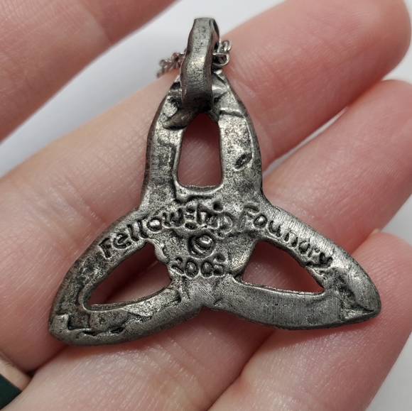 SOLD Fellowship Foundry Pewter Celtic Knot Triquetra Green Cabochon Pendant - Picture 4 of 4